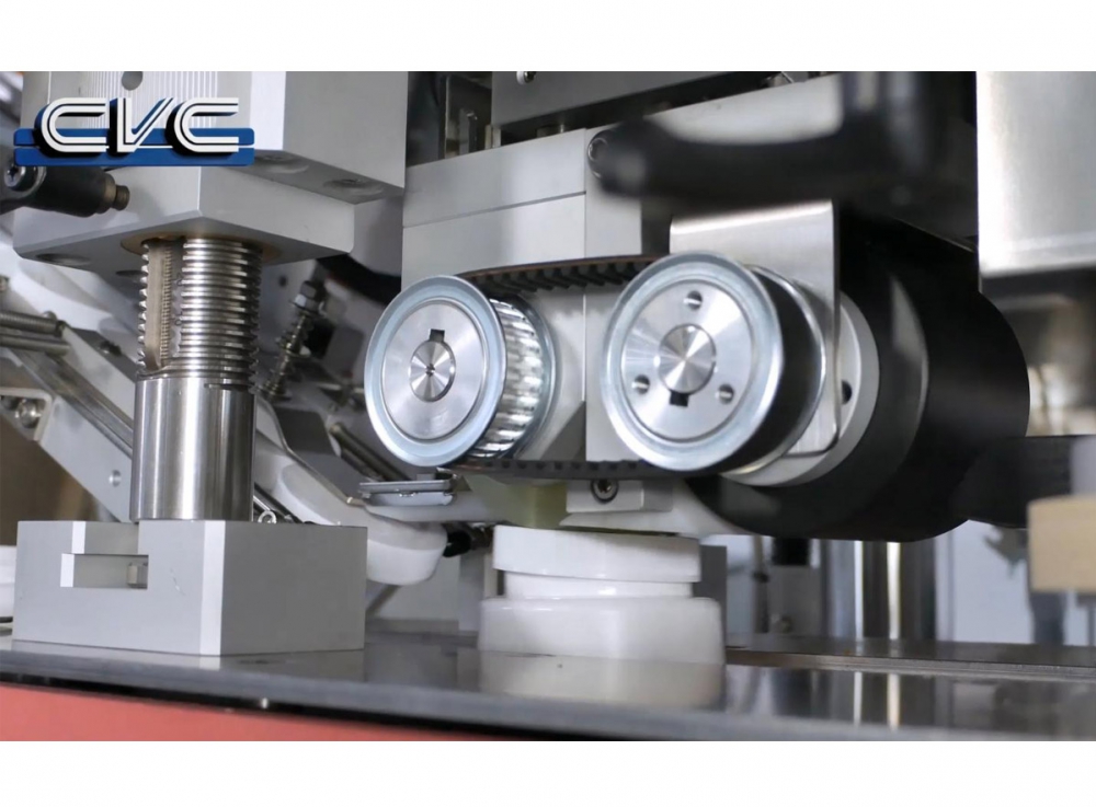 壓輪組+獨立式上壓臂設計