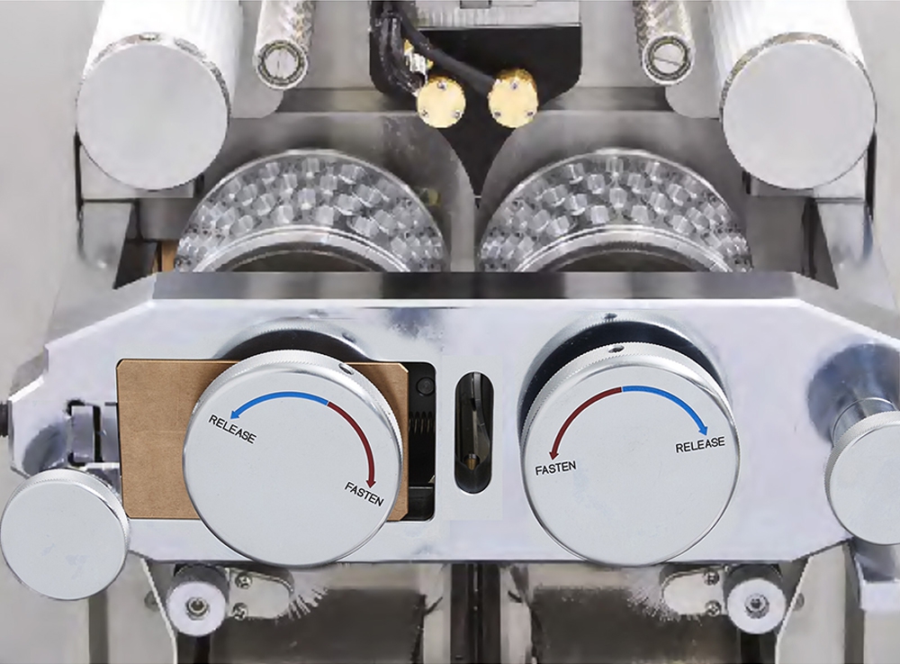Die Roll Housing